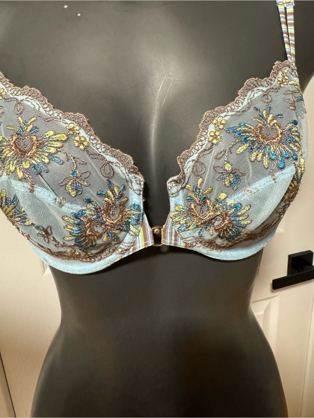 bra - Picture 3 of 5